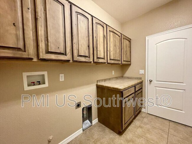 Building Photo - 11 Hickory Knoll Cir
