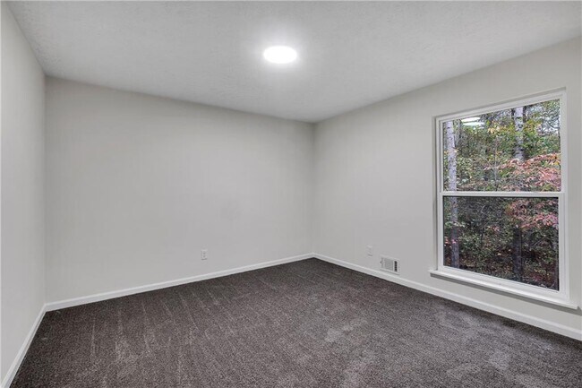 Building Photo - 6881 Hickory Hollow Dr