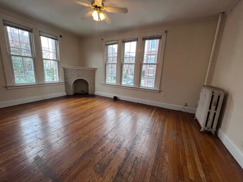 Building Photo - 18 Glenville Ave