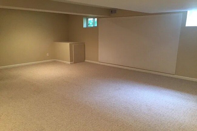 Building Photo - 4BR/3.5BA | Newly Renovated Single Family Home | Large Home is Desirable Pine Run!  Best of Mason
