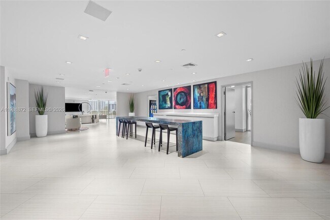 Building Photo - 300 Sunny Isles Blvd