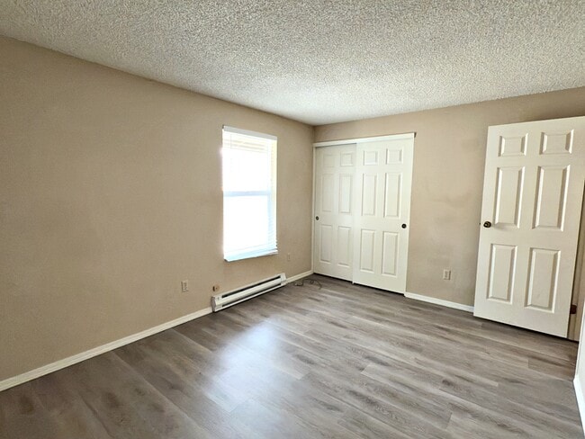 Building Photo - 3610 S Kelly Ave