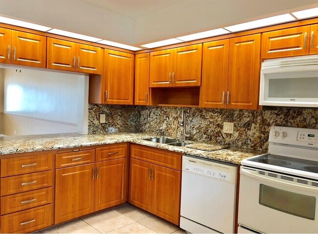 Building Photo - 3111 NE 51st St