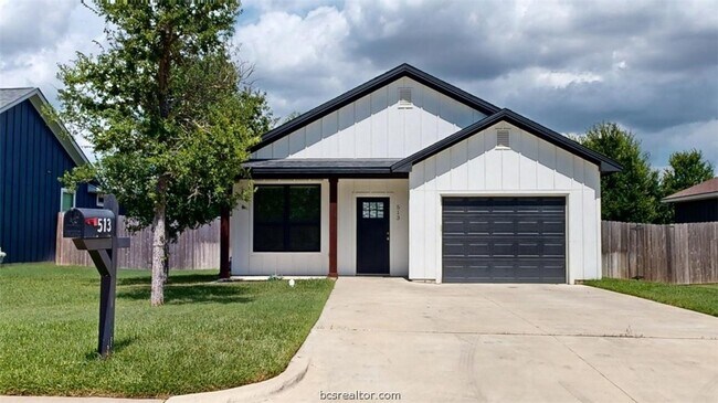 Building Photo - 513 Kubin St