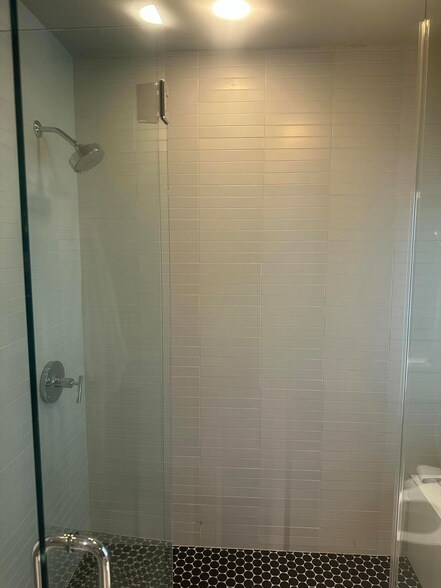 Building Photo - 9 Bogard St