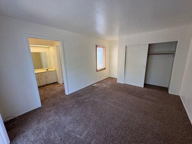 Building Photo - 3 Bedroom Home located in Westgate Neighbo...