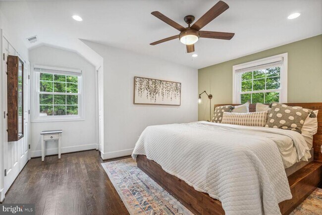 Building Photo - 2502 Duxbury Pl