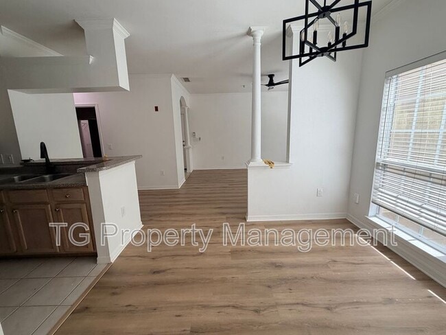 Building Photo - 7800 Point Meadows Dr
