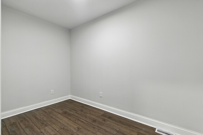 Building Photo - 1719 Darley Ave