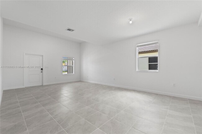 Building Photo - 2912 SE 23rd Ave