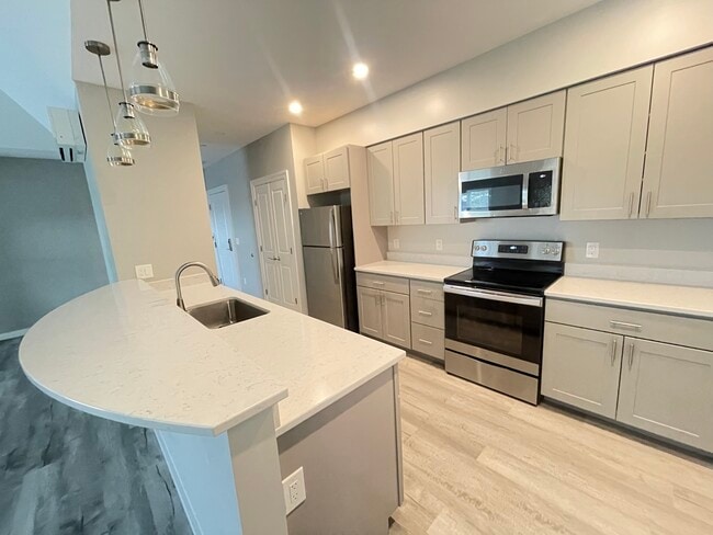 Building Photo - Plaza 15