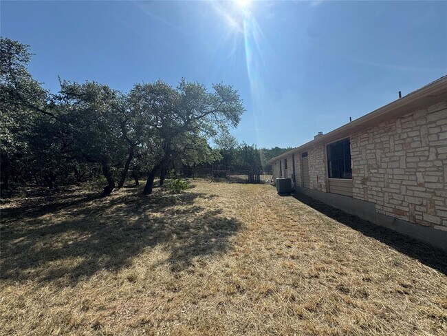 Building Photo - 1045 Hidden Hills Dr