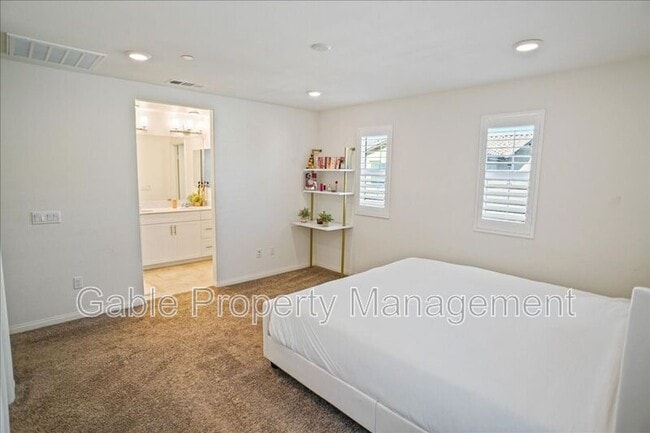 Building Photo - 27605 Sawtooth Ln