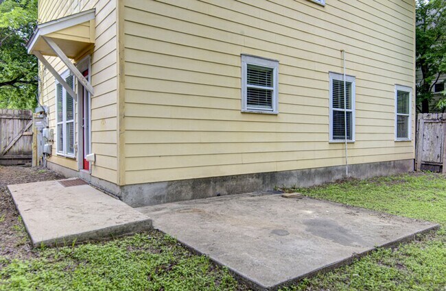 Building Photo - 1702 Singleton Ave