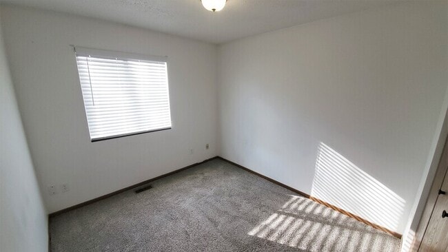 Building Photo - 412 N 18th Ave