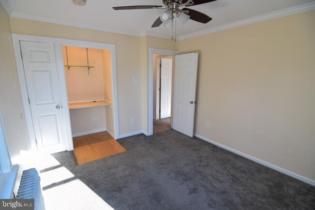 Building Photo - 1071 W Bristol Rd