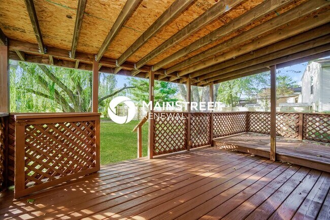 Building Photo - 3 Bedroom Pet-Friendly Home in COLUMBUS, OH with Main Street Renewal