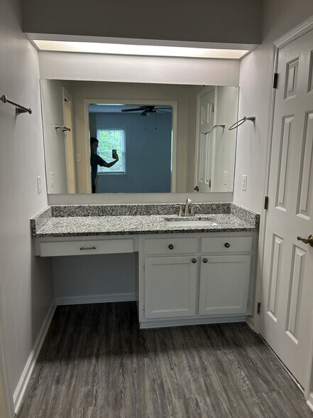 Building Photo - 9453 Kings Falls Dr