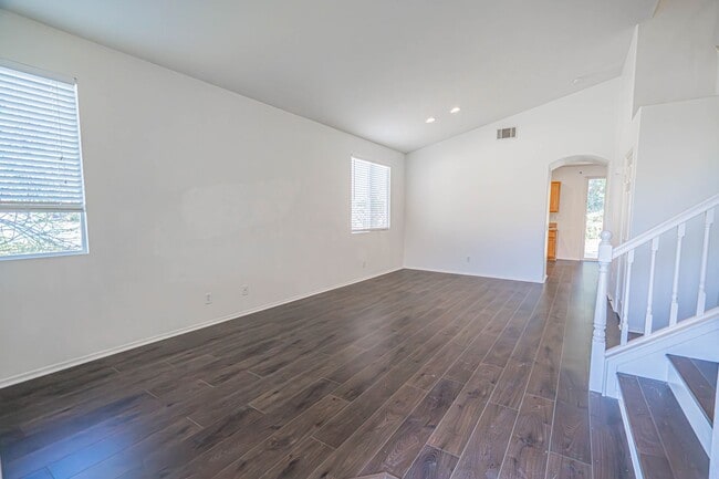 Building Photo - Charming 3-Bedroom Home with a Big Backyar...