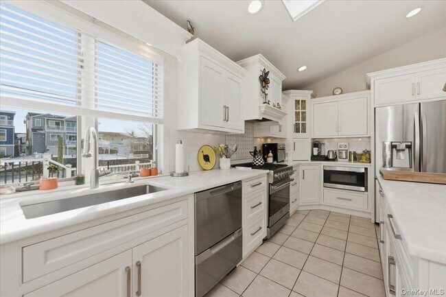 Building Photo - 14 Vinton St