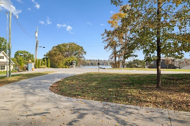Building Photo - 301 Anchor Dr