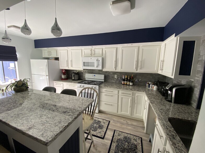 Kitchen with Granite counters and new cabinets - 4 Staunton Ct