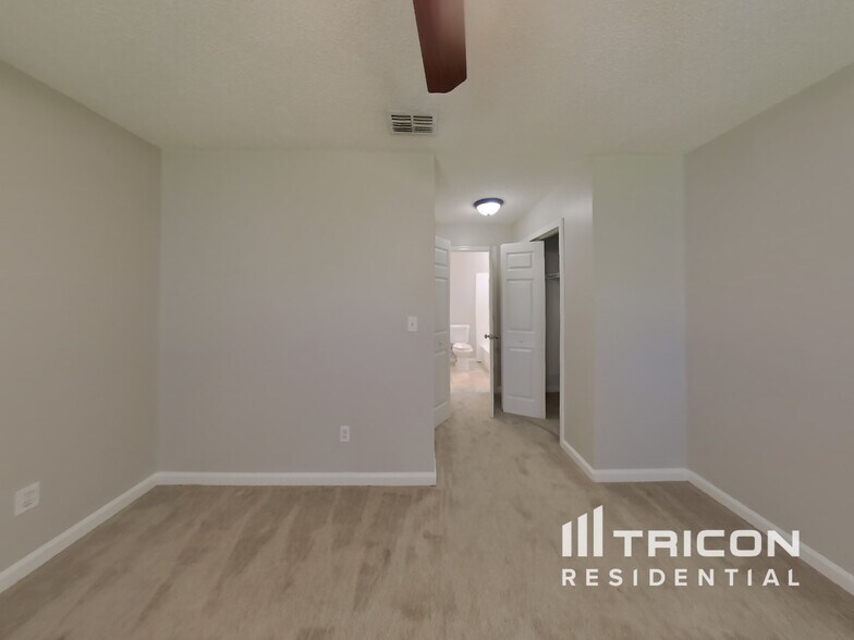 Building Photo - 1553 Kingfisher Blvd