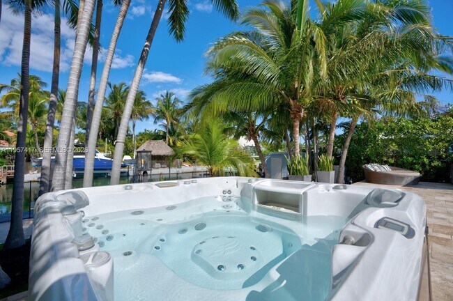 Building Photo - 7910 Hawthorne Ave