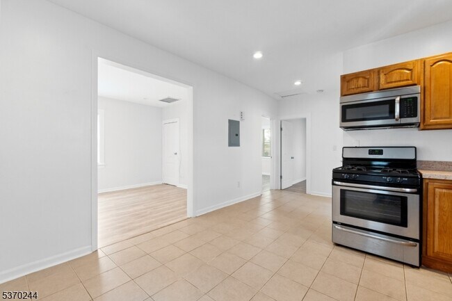 Building Photo - 357 Nesbit Terrace