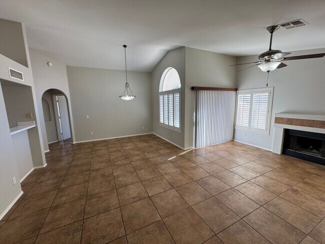 Building Photo - 3 Bedroom - 2 Bath - 1515 Sq. Ft. - in Gil...