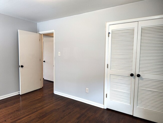 Building Photo - Charming split level home located in the Mcclintock Woods Community in Charlotte!