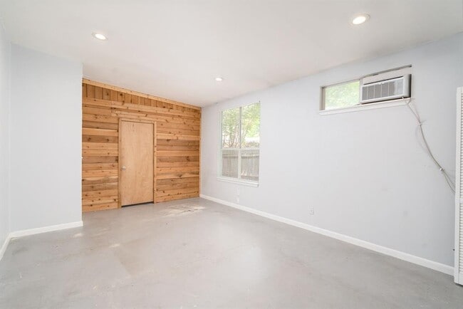Building Photo - 5212 Joe Sayers Ave
