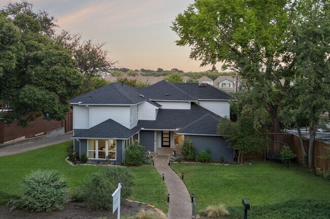 Building Photo - 7018 Blackwood Dr