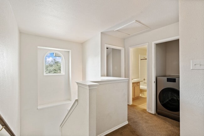 Building Photo - 3906 Pickett Pl Dr