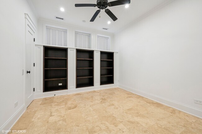 Building Photo - 746 W Belden Ave