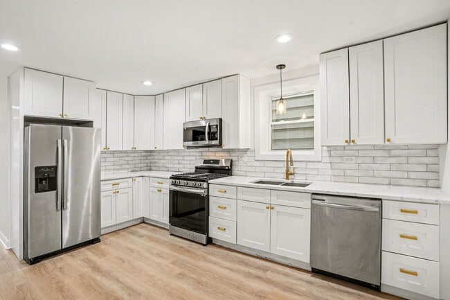 Building Photo - 2812 S Pulaski Rd