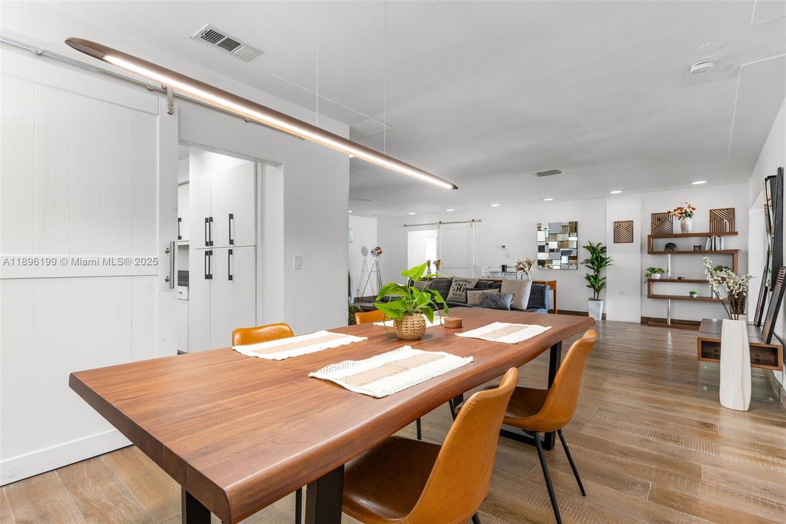 Building Photo - 8220 Hawthorne Ave