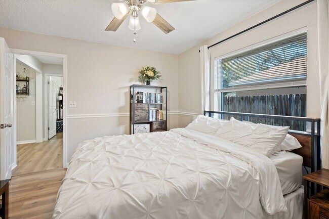 Building Photo - Spacious 3/2 Single Family Home in Spring ...