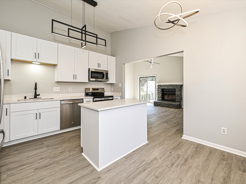 Building Photo - 6455 Tivoli Ct