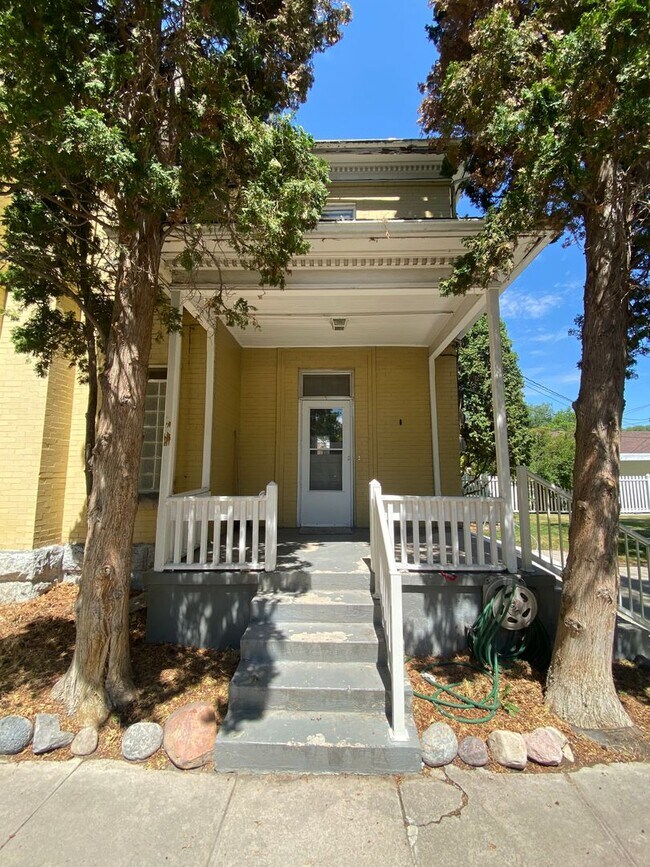 Primary Photo - 488 S 7th Ave