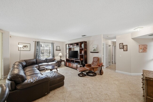 Building Photo - 5187 Europa Dr