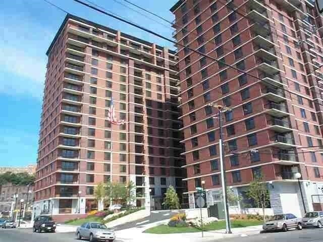 Building Photo - 700 1st St
