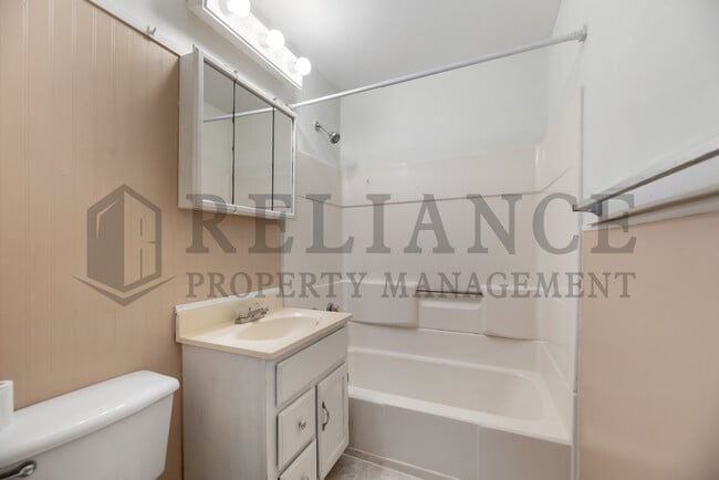 Building Photo - 351 S All Hallows St