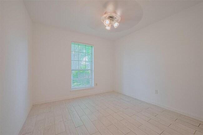 Building Photo - 719 Ramada Dr