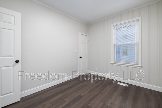 Building Photo - 120 Whiting St