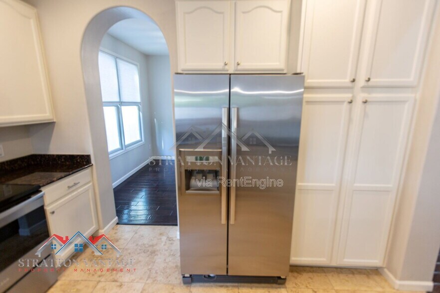 Building Photo - 829 S Huish Dr