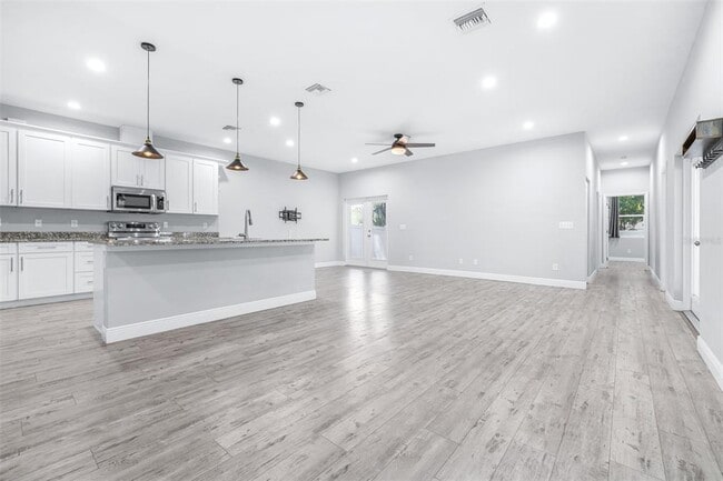 Building Photo - 1505 E North Bay St