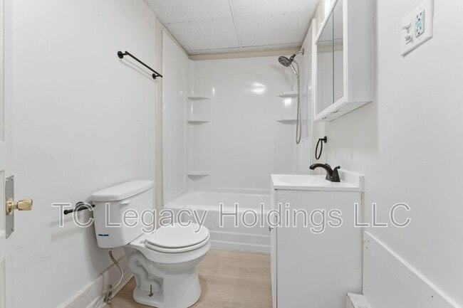 Building Photo - 16 Flint St