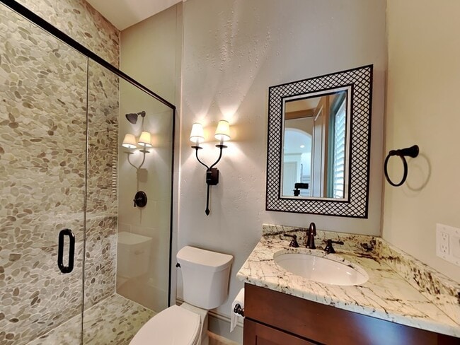 Building Photo - 1240 Poinsettia Ave