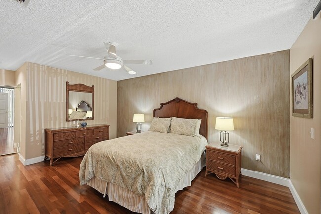 Building Photo - 5187 Europa Dr